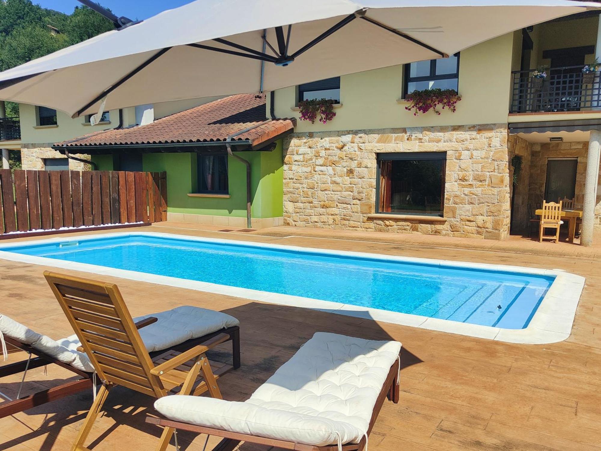 Chalet Con Piscina Climatizada En La Naturaleza Areatza المظهر الخارجي الصورة