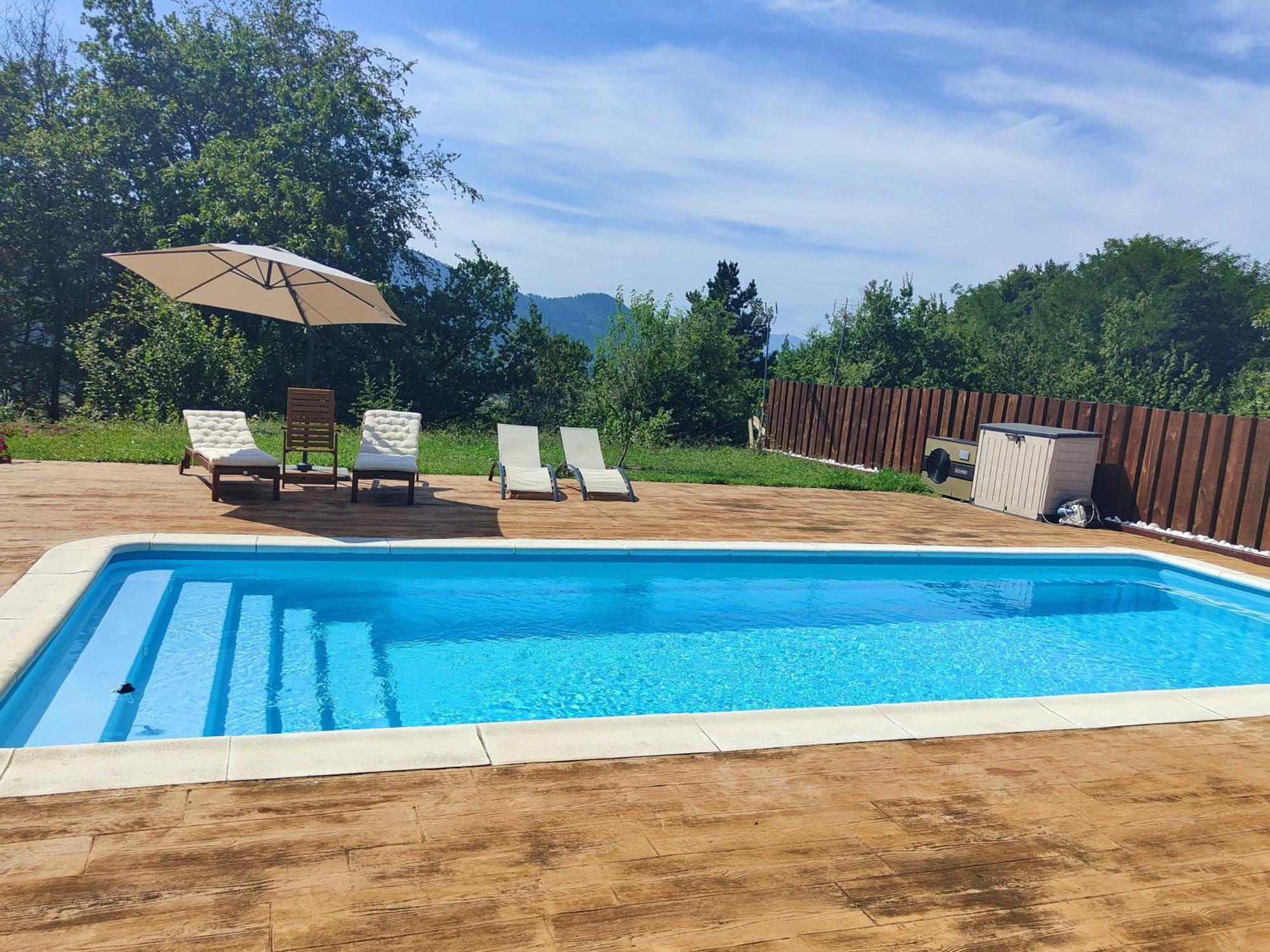 Chalet Con Piscina Climatizada En La Naturaleza Areatza المظهر الخارجي الصورة